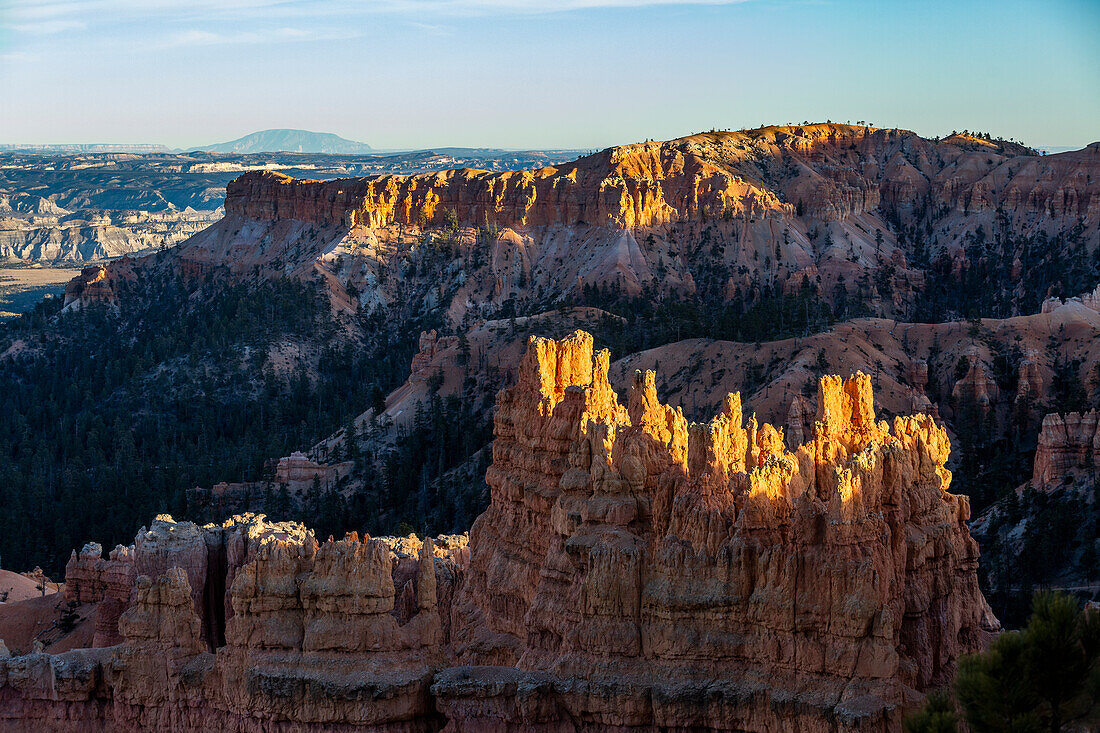 United States, Utah, Bryce Canyon National Park, Hoodoo rock formations in canyon