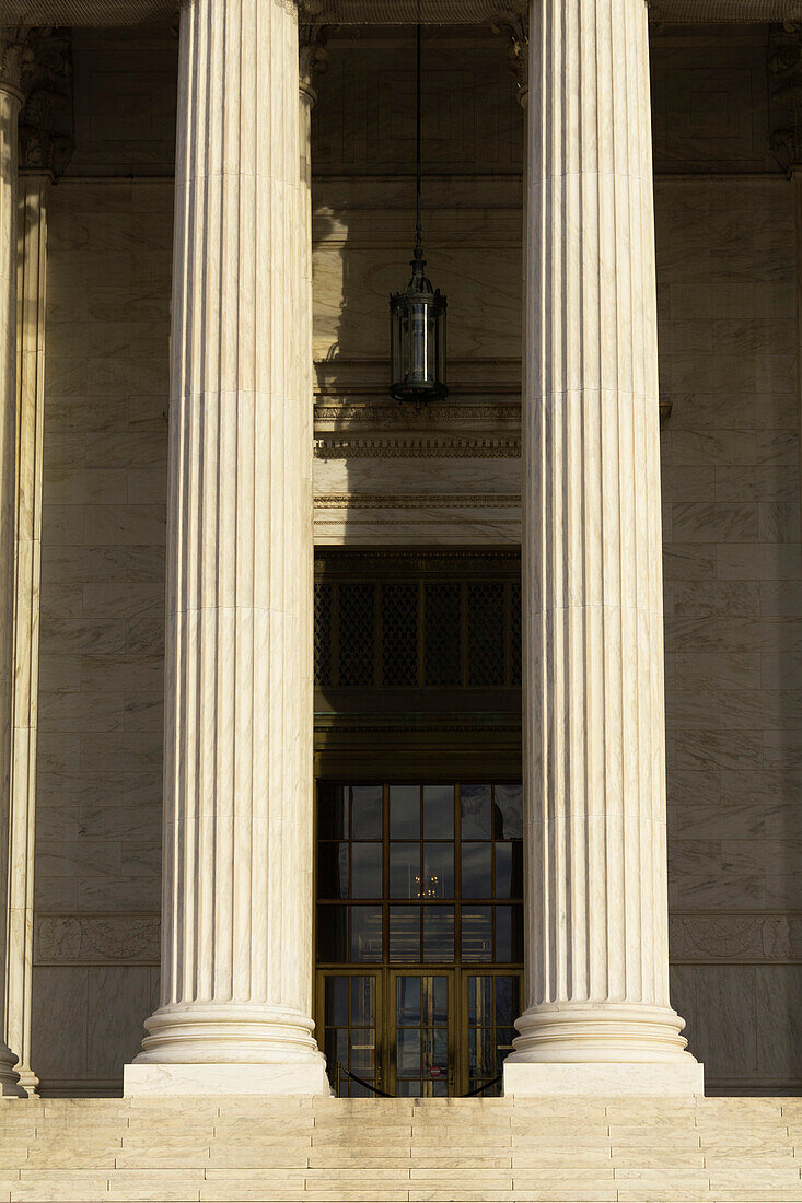 USA, DC, Washington, Columns of US Supreme Court