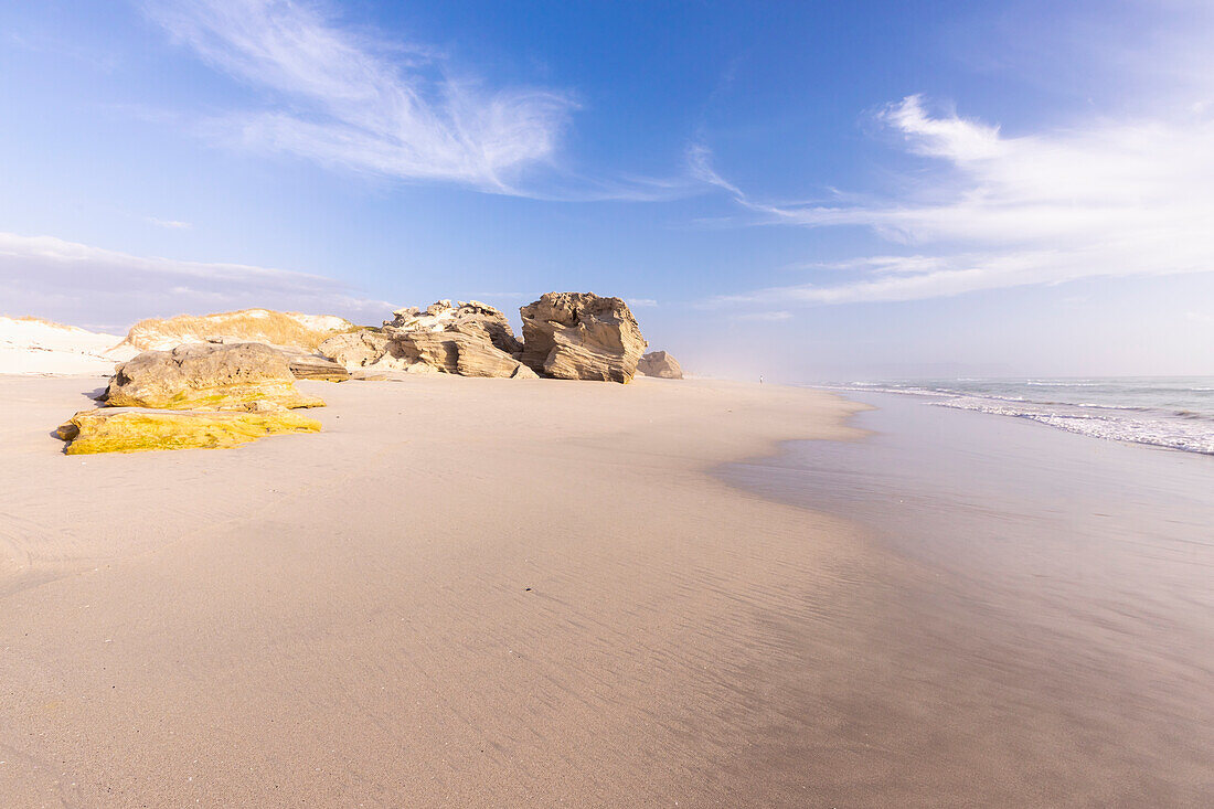 South Africa, Hermanus, Rock formations on Sopiesklip beach in Walker Bay Nature Reserve