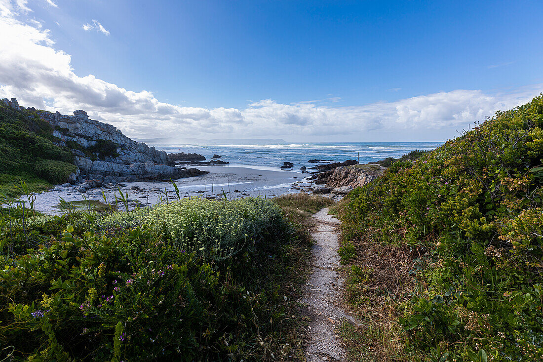 Südafrika, Hermanus, Voëlklip Beach und Atlantik