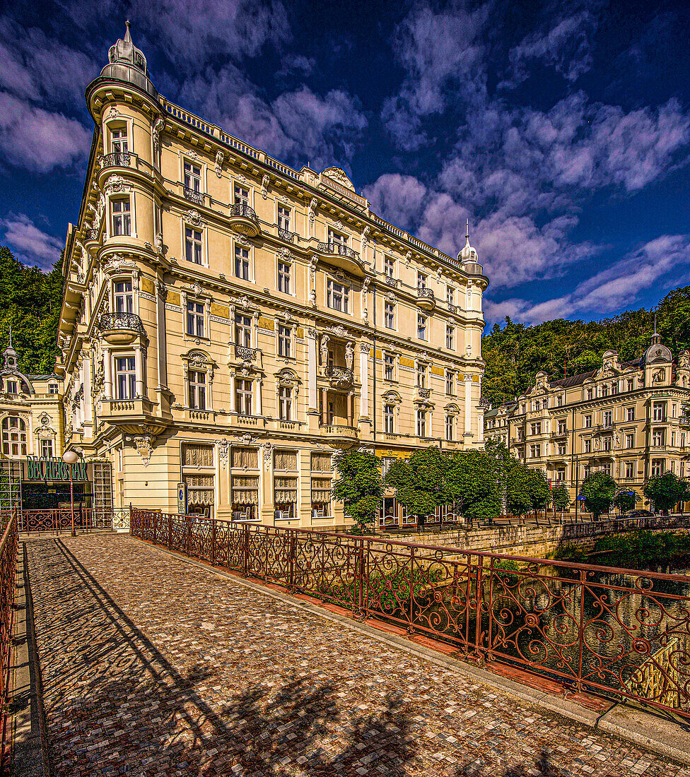 Grandhotel Pupp (1905-1907) on the banks of the River Tepl (Tepla) in the morning light, Karlovy Vary, Karlovy Vary, Czech Republic