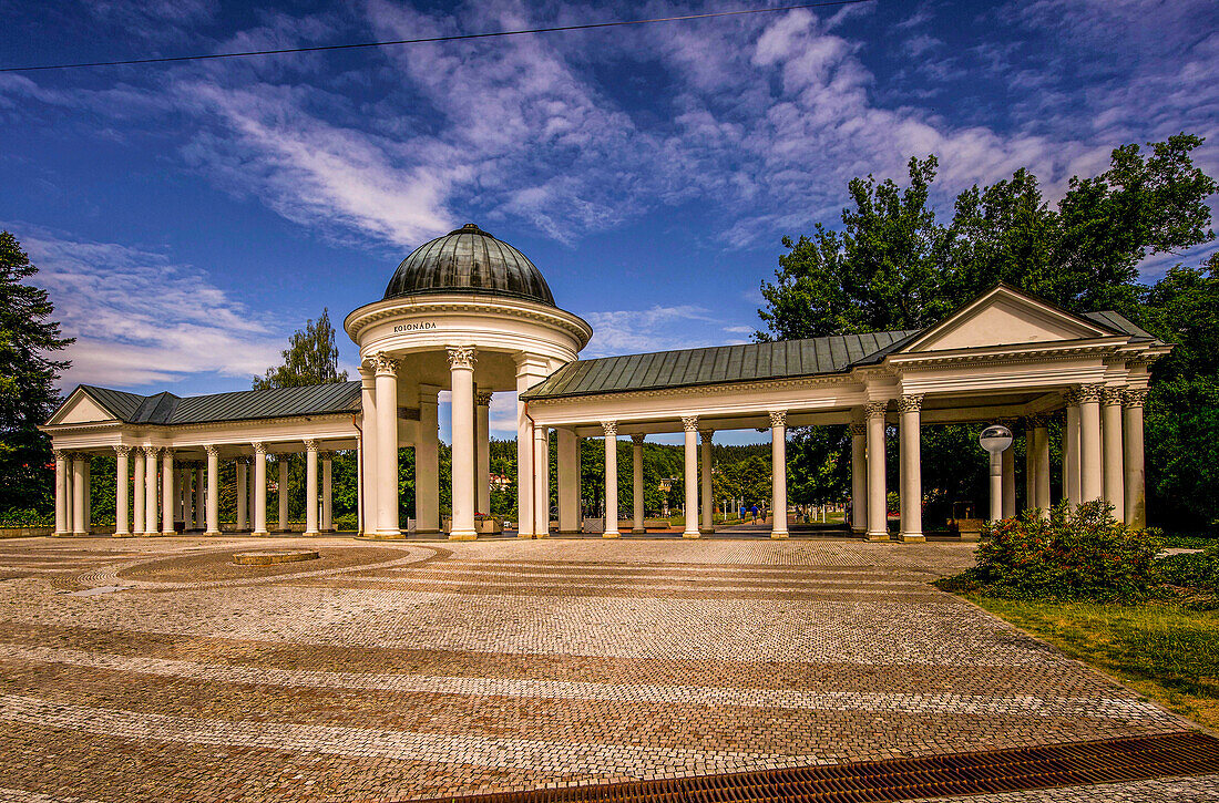 Karolinen-Kolonnade im Kurpark von Marienbad, Mariánské Lázne, Tschechische Republik