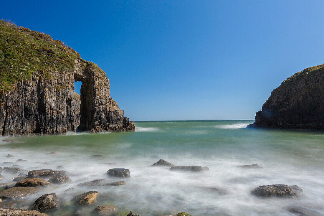 Kirchentüren Cove, Skrinkle Haven, Küste von Pembrokeshire, Wales, Vereinigtes Königreich, Europa