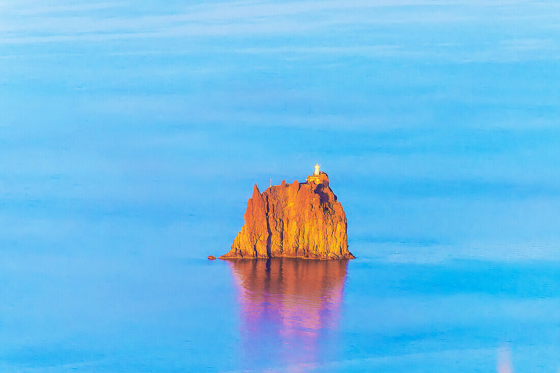 Insel Strombolicchio, Stromboli, Äolischen Inseln, UNESCO-Weltkulturerbe, Sizilien, Italien, Mittelmeer, Europa