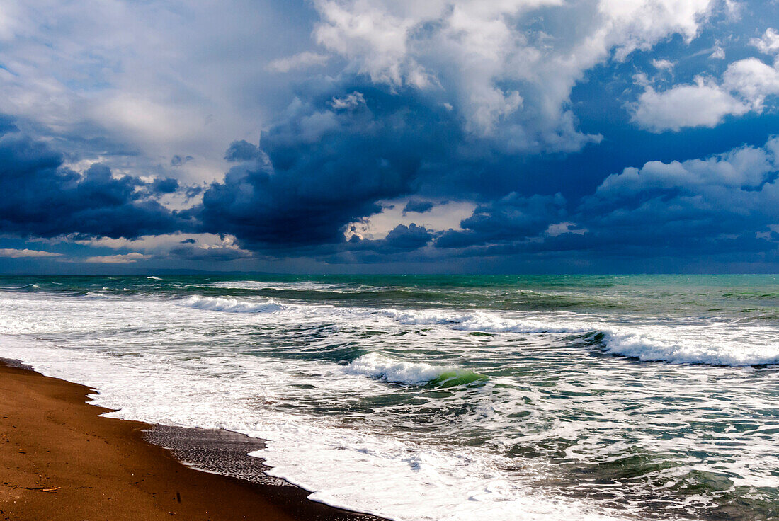 Tyrrhenisches Meer, Strand von Capalbio, Provinz Grosseto, Maremma, Toskana, Italien, Europa