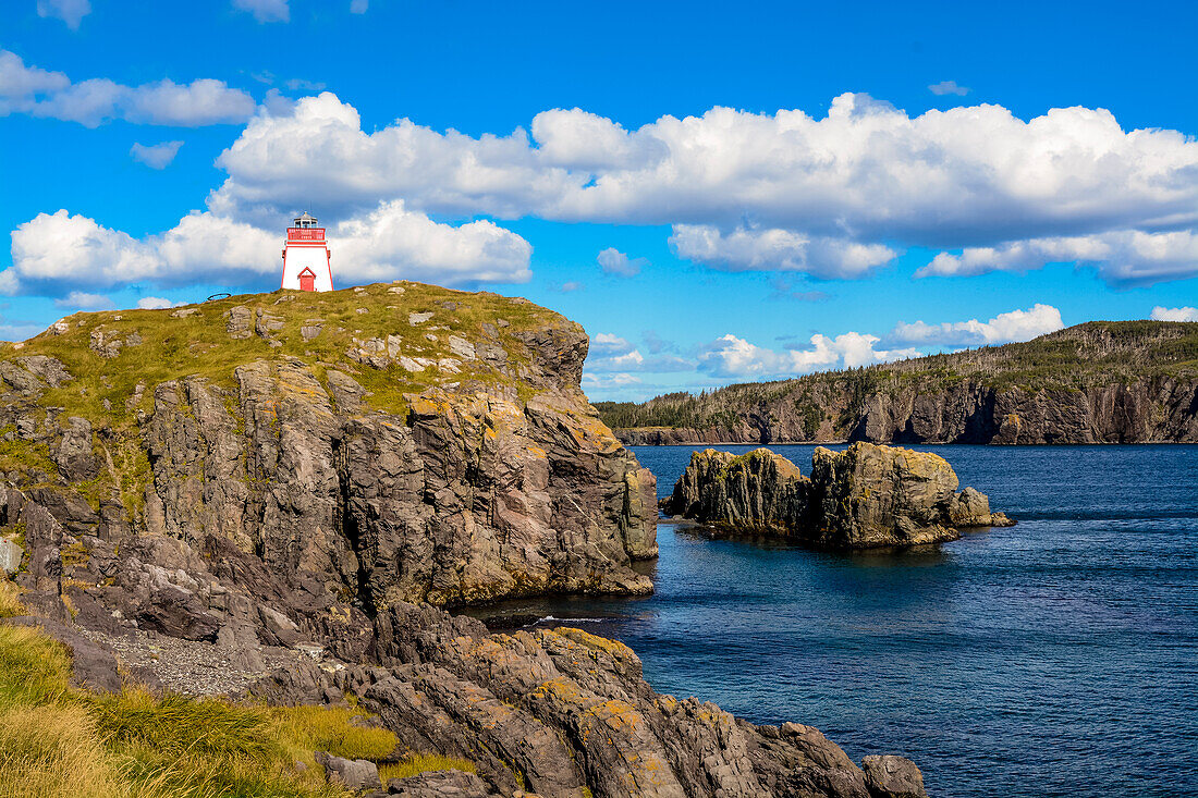 Fort Point (Admiral's Point) Lighthouse, Trinity, Bonavista Peninsula, Newfoundland, Canada, North America