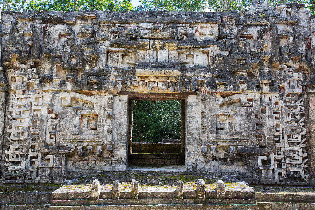 Monster-Mund-Tür, Struktur II, Maya-Ruinen, Chicanna Archaeological Zone, Bundesstaat Campeche, Mexiko, Nordamerika