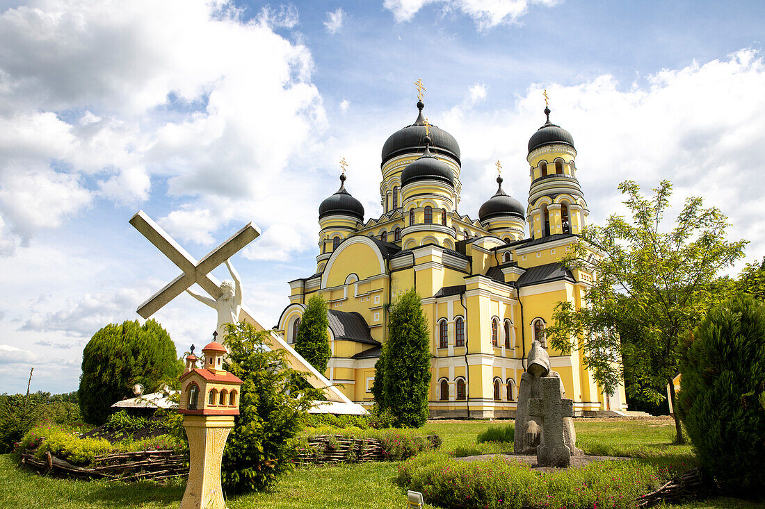 Hancu Klostergarten und Kirche, Bursuc, Moldawien, Europa