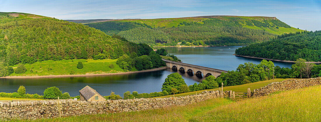 View of Ladybower Reservoir with Bamford Edge visible in the distance, Peak District National Park, Derbyshire, England, United Kingdom, Europe