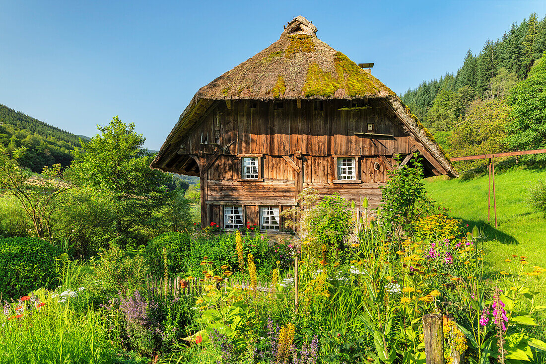 Landwasserhof Mühle und Bauerngarten in der Nähe von Elzach, Schwarzwald, Baden-Württemberg, Deutschland, Europa