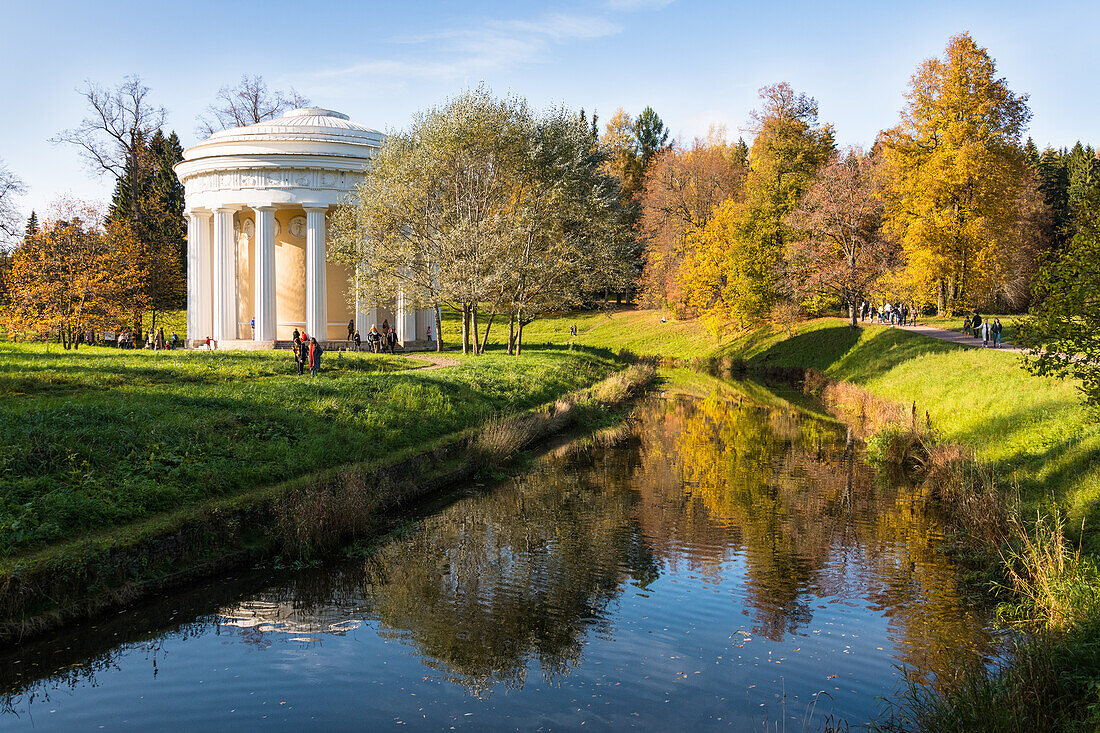 Der Tempel der Freundschaft im Park Pawlowsk, Pawlowsk, in der Nähe von St. Petersburg, Russland, Europa