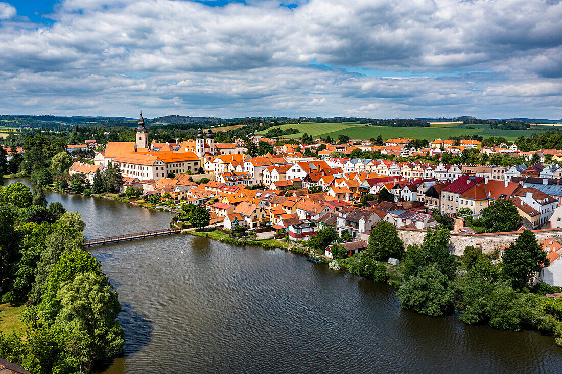 Luftaufnahme des historischen Zentrums von Telc, UNESCO-Weltkulturerbe, Südmähren, Tschechische Republik, Europa
