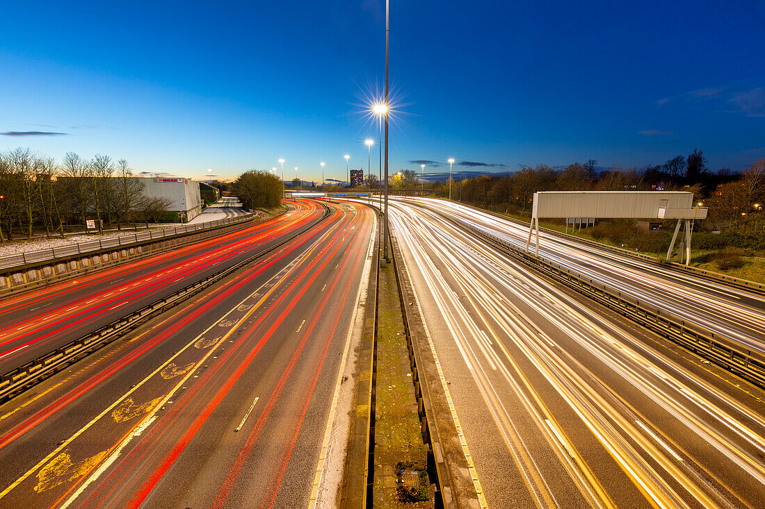 Autobahn M8 Trail Lights, Glasgow, Schottland, Vereinigtes Königreich, Europa