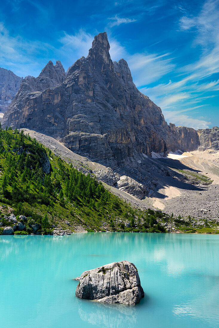 Lake Sorapis and Mount Sorapis, Veneto, Dolomites, Italy, Europe