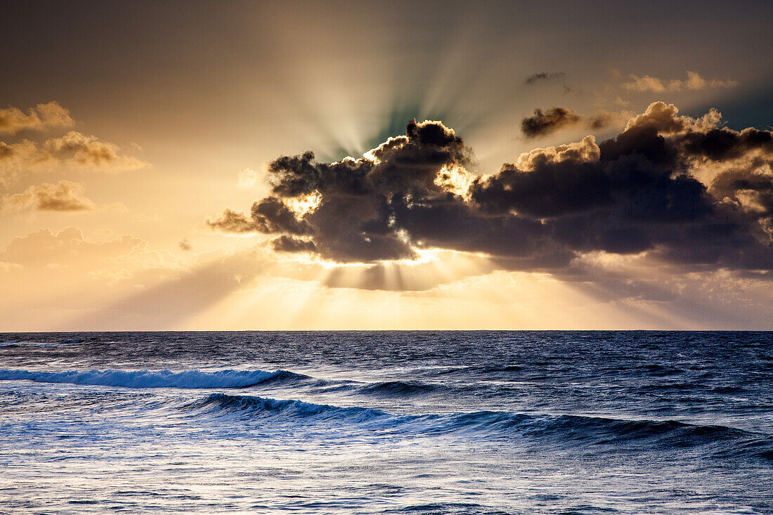 Plage de Malendure bei Sonnenuntergang, Basse-Terre, Guadeloupe, Französische Antillen, Westindien, Karibik, Mittelamerika