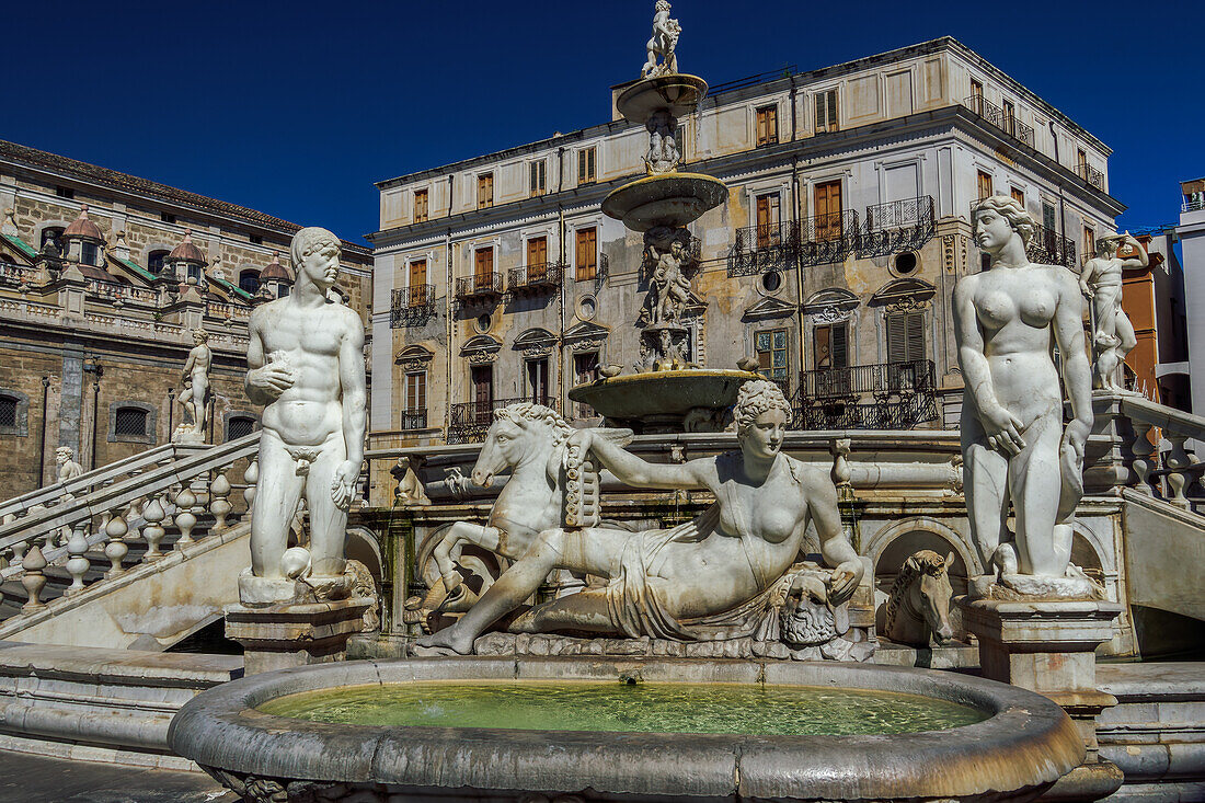 Fontana Pretoria Wahrzeichen Brunnen mit nackten Marmorstatuen, Palermo, Sizilien, Italien, Europa