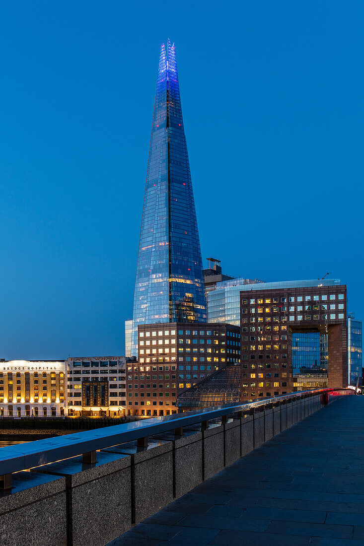 The Shard und London Bridge bei Sonnenaufgang, London, England, Vereinigtes Königreich, Europa