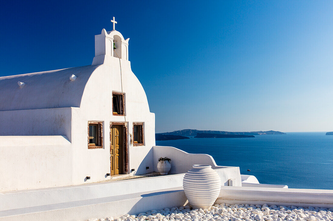 White church overlooking sea, Oia, Santorini, Cyclades, Greek Islands, Greece, Europe