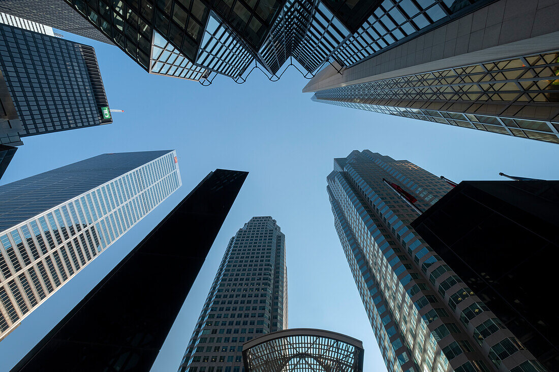 Blickte zu Wolkenkratzern an der Bay Street, Downtown Toronto, Toronto, Ontario, Kanada, Nordamerika