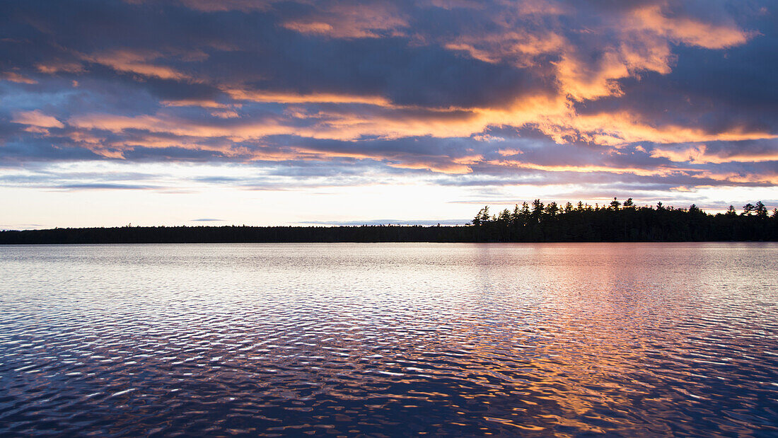 USA, Maine, Cooper, Sonnenuntergang am Cathance Lake