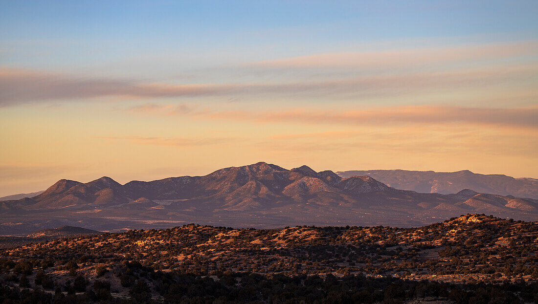 SUNRISE OVER THE SANDIA MOUNTAINS FROM GALISTEO BASIN PRSEERVE, LAMY, NM, USA