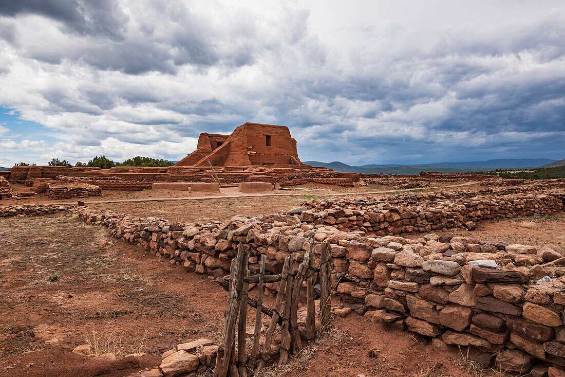 Usa, New Mexico, Pecos, Ruins of mission church in Pecos National Historical Park