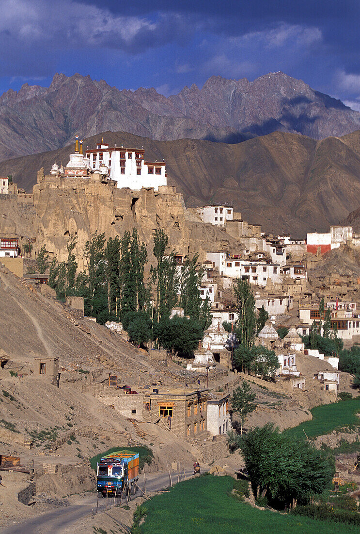Indien, Ladakh, Distrikt Leh, Lamayuru, Buddhistisches Lamayuru-Kloster im Himalaya