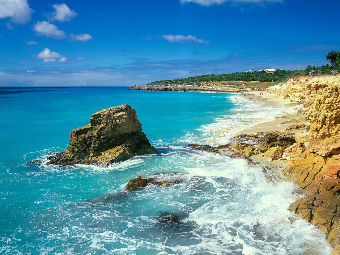 France, Caribbean, Saint-Martin, Sea waves crashing against rocky coast