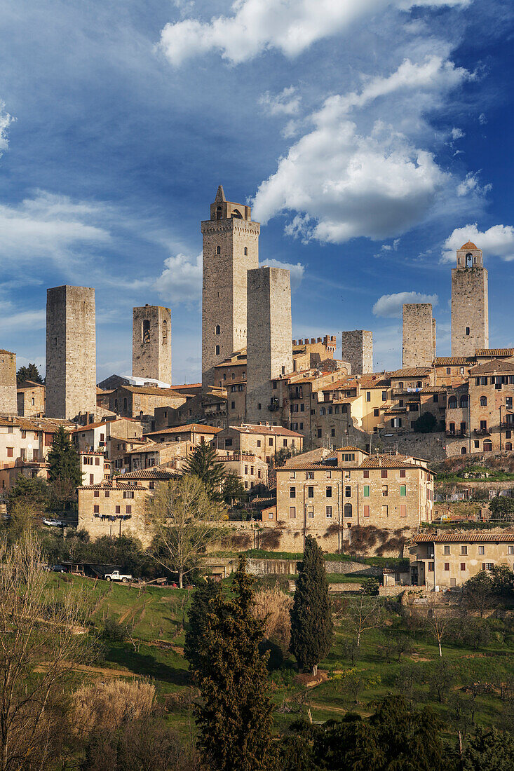 Italy, Tuscany, San Gimignano, Medieval towers and buildings