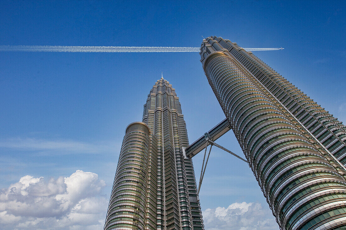 Malaysia, Kuala Lumpur, Petronas Towers, Commercial jet flying over Petronas Towers
