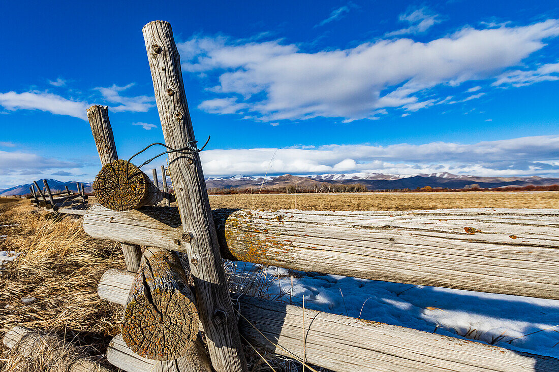 USA, Idaho, Bellevue, Wooden fence on remote farm
