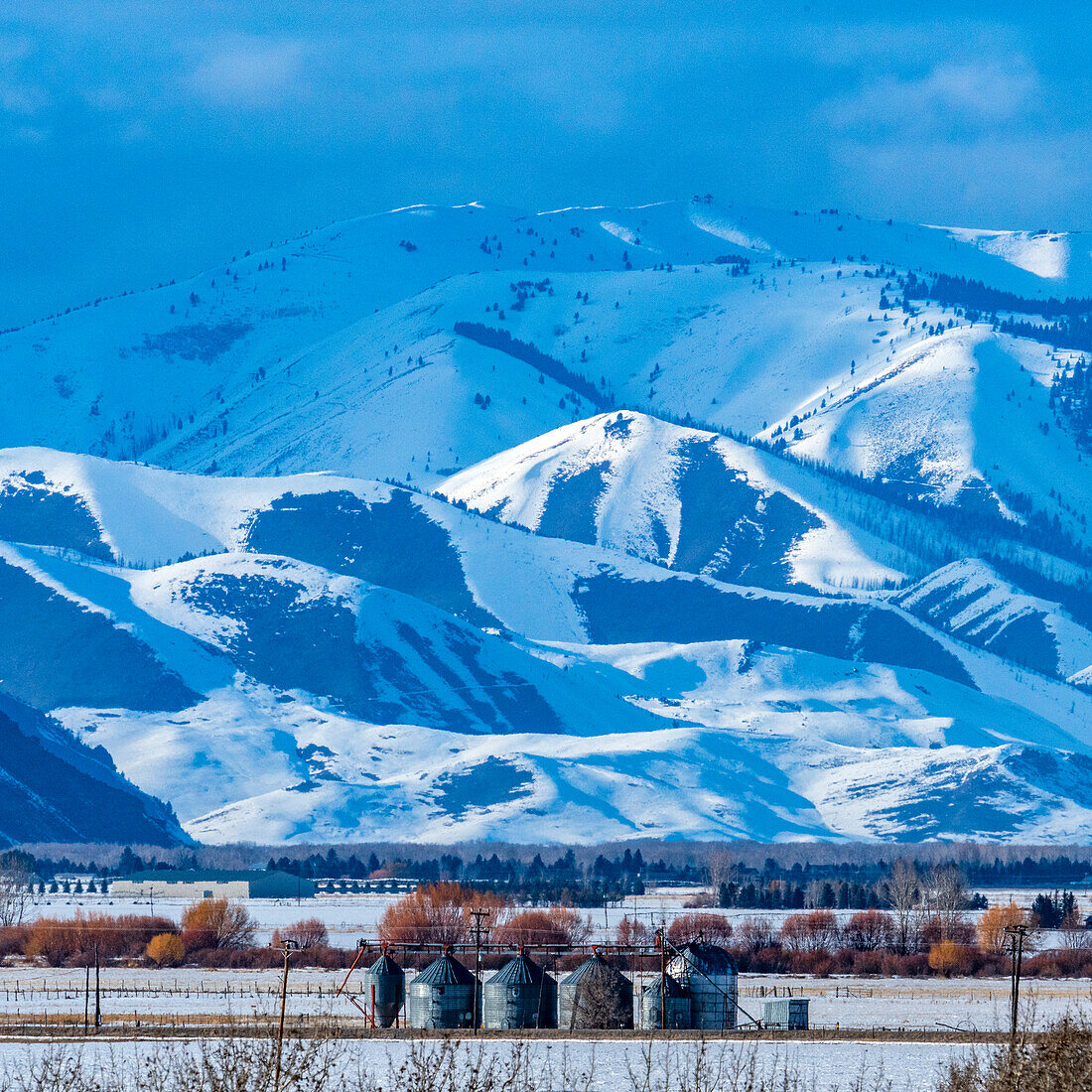 USA, Idaho, Bellevue, Malerische Landschaft mit schneebedeckten Bergen