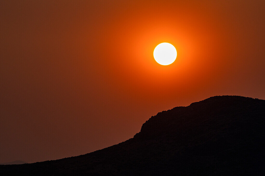 USA, Idaho, Bellevue, Silhouette of mountain at sunset