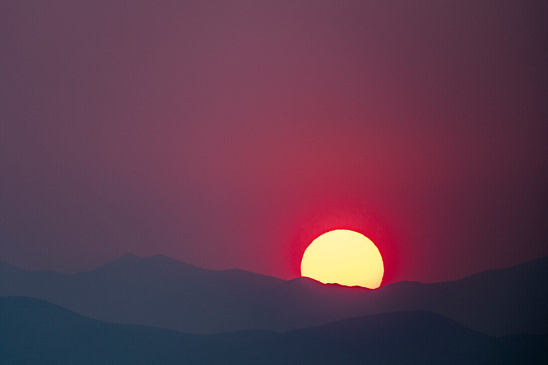 USA, Idaho, Bellevue, Sun setting behind hills