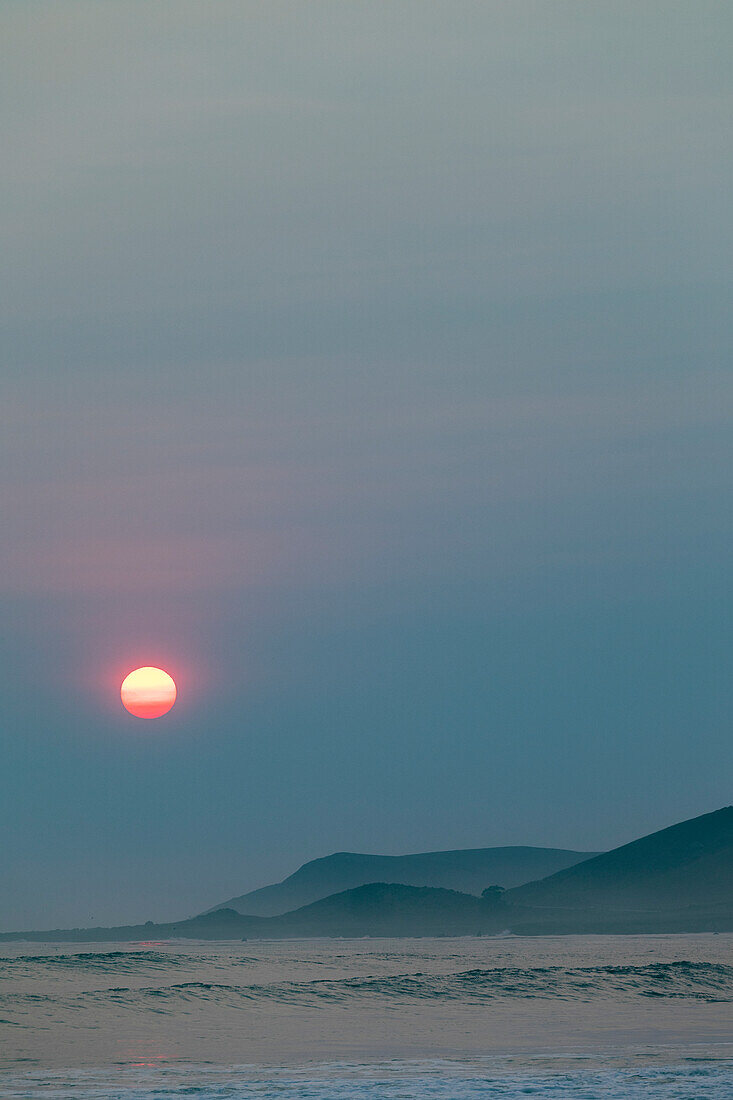 USA, California, Cayucos, Beach at sunset