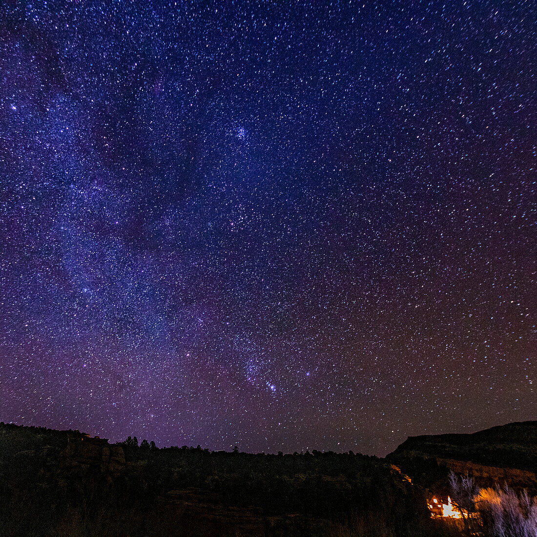 Vereinigte Staaten, Utah, Escalante, Milchstraße im dunklen Himmel sichtbar
