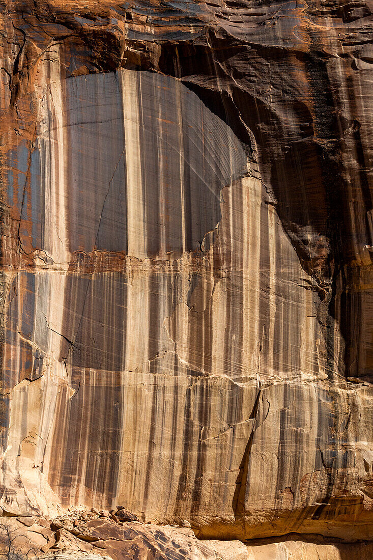 United States, Utah, Escalante, Color striations in sandstone cliffs
