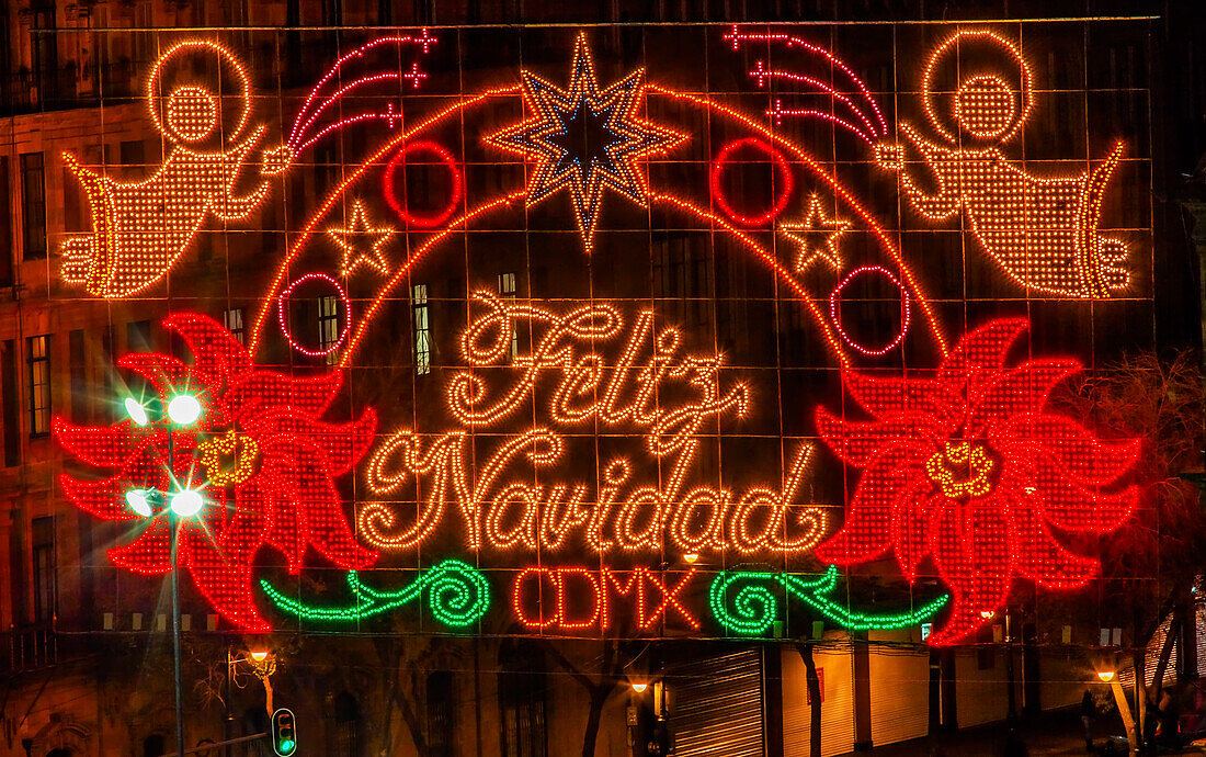 Mexiko-Stadt, Zocalo. Stadtplatz. Weihnachtsfeier, Feliz Navidad ist spanisch für Frohe Weihnachten. Zocalo ist Mexikos Einkaufszentrum oder Tiananmen-Platz.