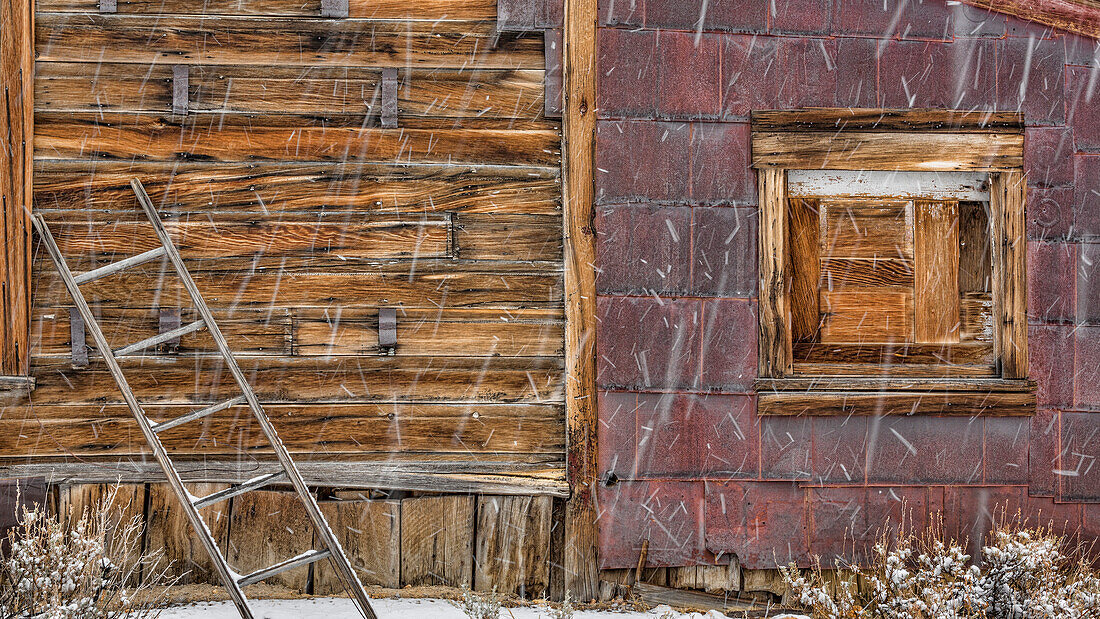 USA, California, Bodie. Abandoned building in snowfall