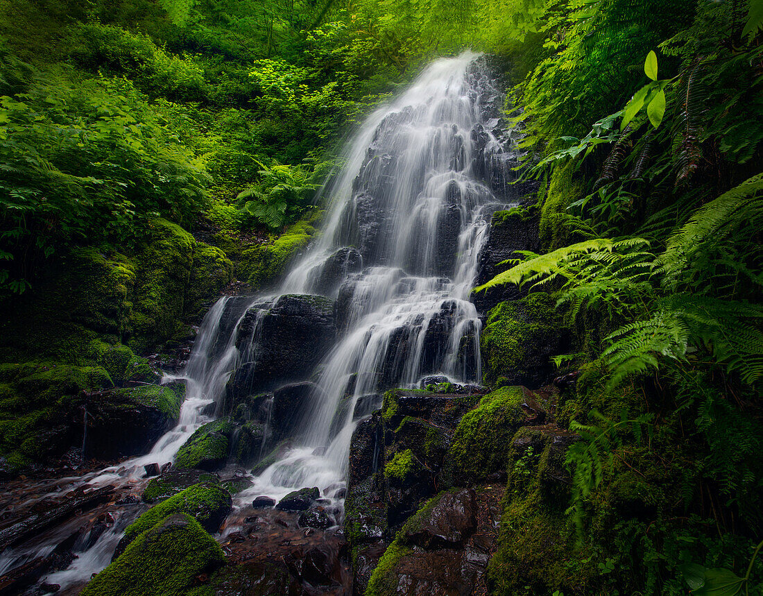 Fairy Falls Langzeitbelichtung in Columbia River Gorge, Oregon