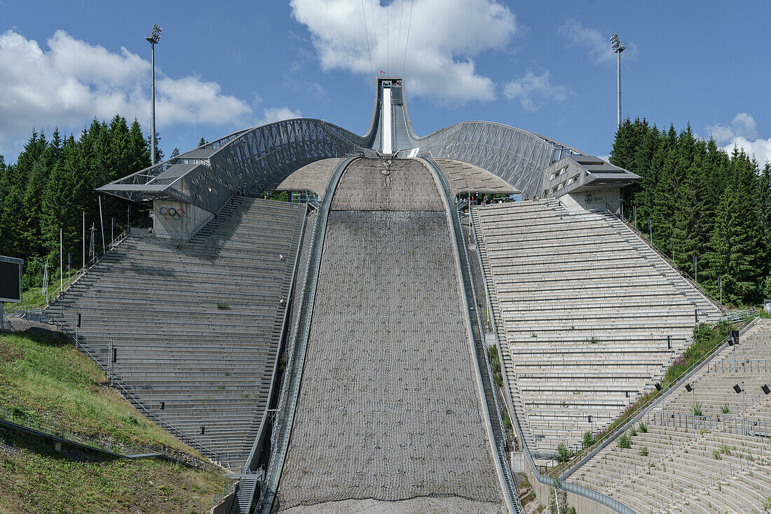 Die Skisprungschanze am Holmenkollen in Oslo, Norwegen.