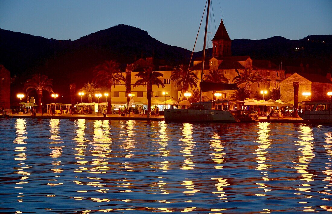 Abendlicher Blick auf Trogir, Mittel-Dalmatien, Kroatische Adriaküste, Kroatien