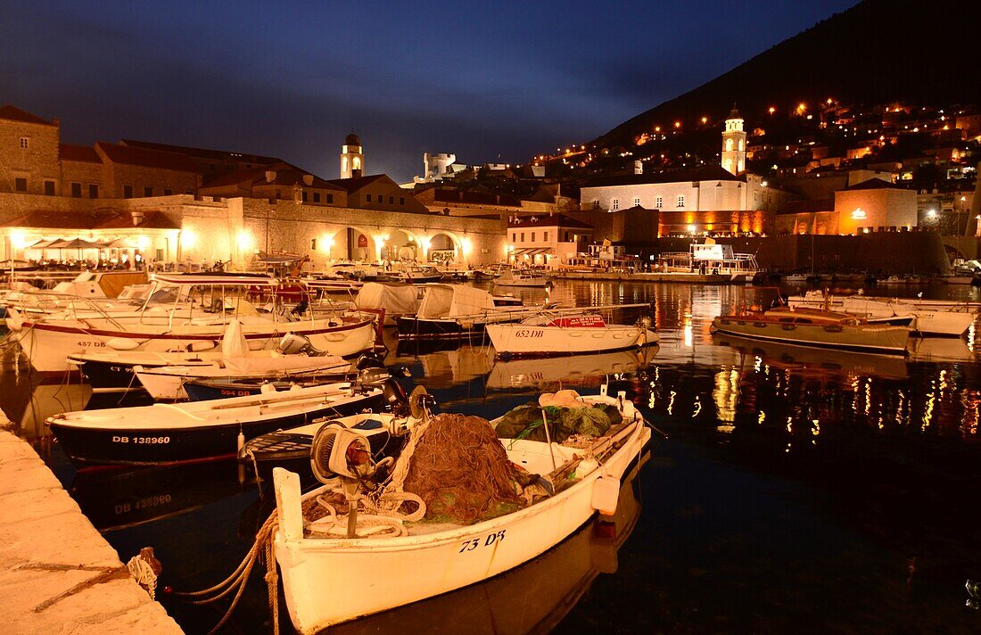 Am Alten Hafen von Dubrovnik, Süd-Dalmatien, Kroatische Adriaküste, Kroatien