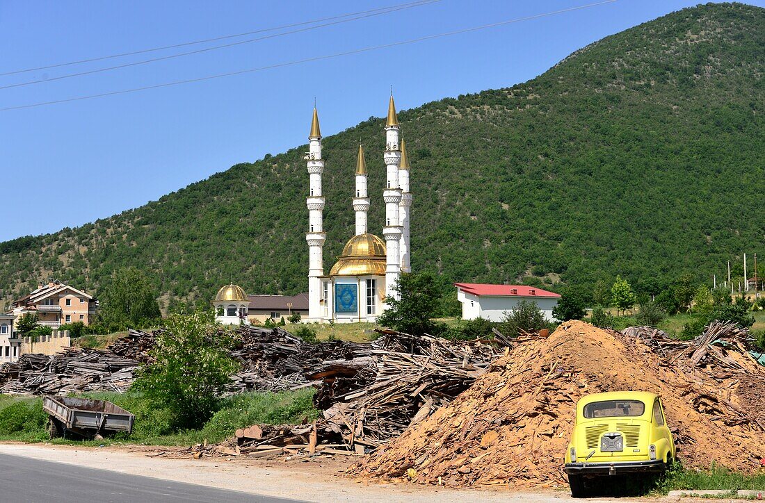 Dorfmoschee am Mavrovo Nationalpark, Nordmazedonien