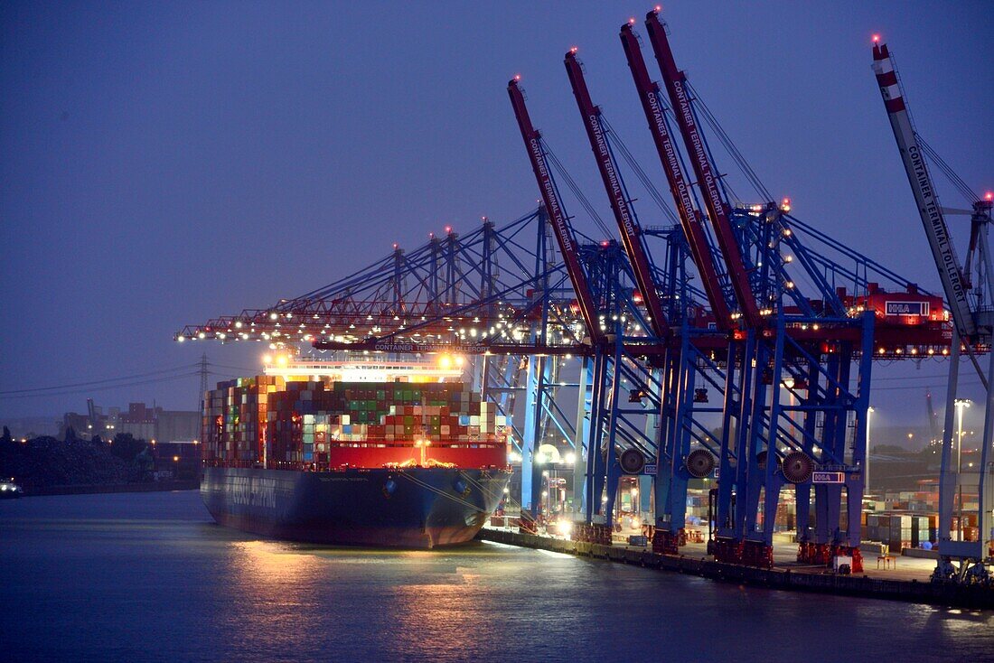 Blick von Altona auf den Hafen, Hamburg, Deutschland