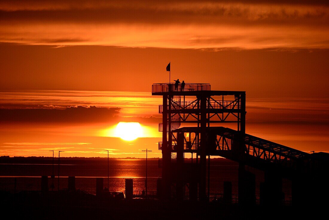 Sonnenuntergang am Fährhafen von Dagebül, Nationalpark Wattenmeer, Nordfriesland, Nordseeküste, Schleswig-Holstein