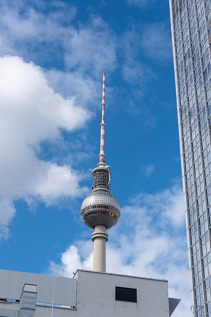 Berliner Fernsehturm am Alexanderplatz, Berlin, Deutschland