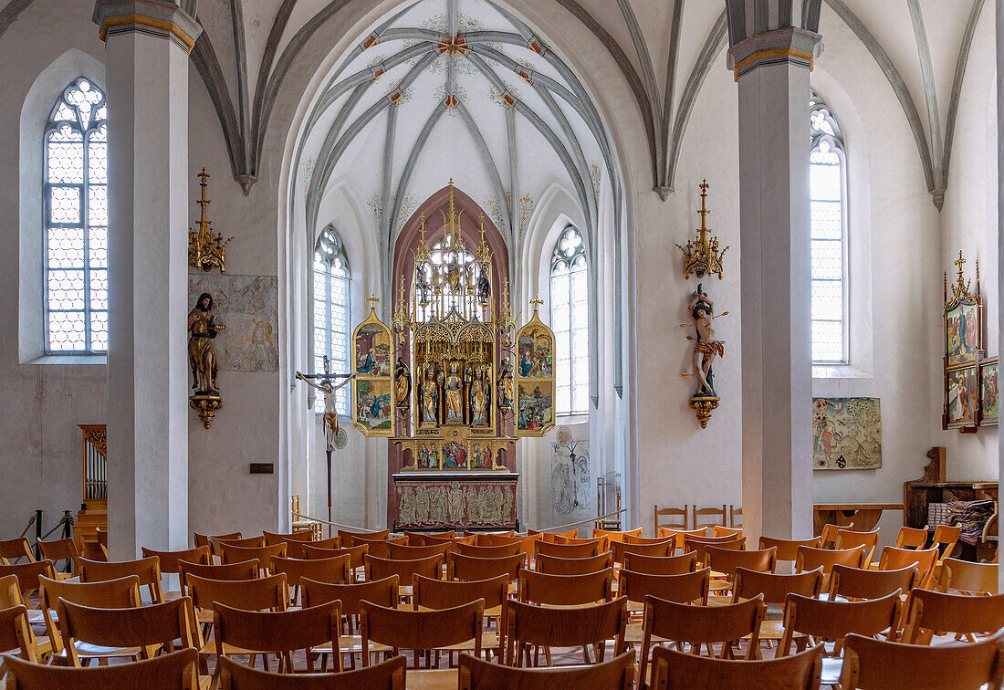spätgotische Kirche St. Blasius mit Schnitzaltar von Jörg Lederer in Kaufbeuren im Ostallgäu in Bayern in Deutschland