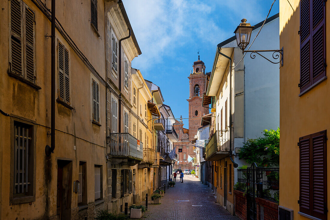 In den malerischen Gassen von Villa Secondo, Piemont, Italien