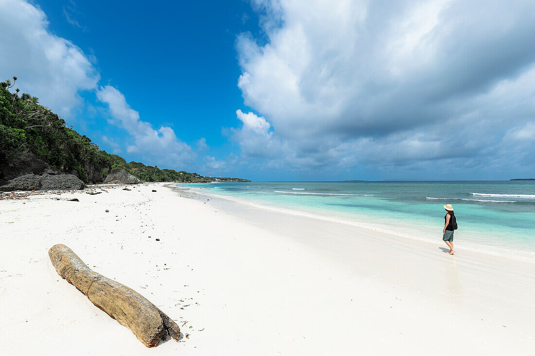 Feiner weißer Sand am Bira Beach in diesem Ferienort im äußersten Süden, 190 km von Makassar, Tanjung Bira, Süd-Sulawesi, Indonesien, Südostasien, Asien